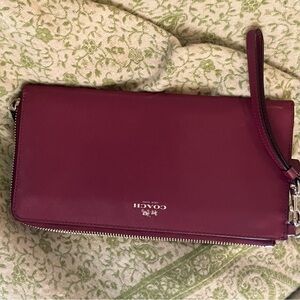 Coach wristlet, excellent condition